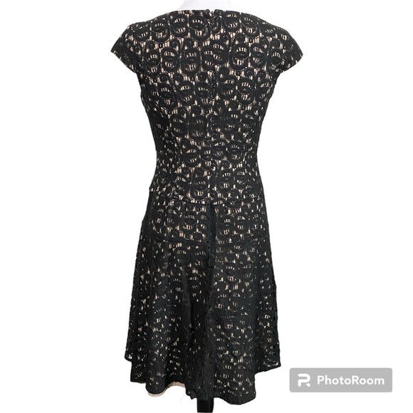 Anne Klein black lace se thru a line dress cap sleeves and tan lining size 4 - Picture 6 of 12